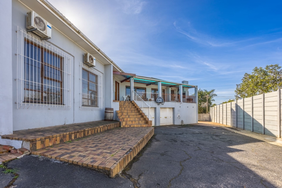 6 Bedroom Property for Sale in Vredekloof Western Cape